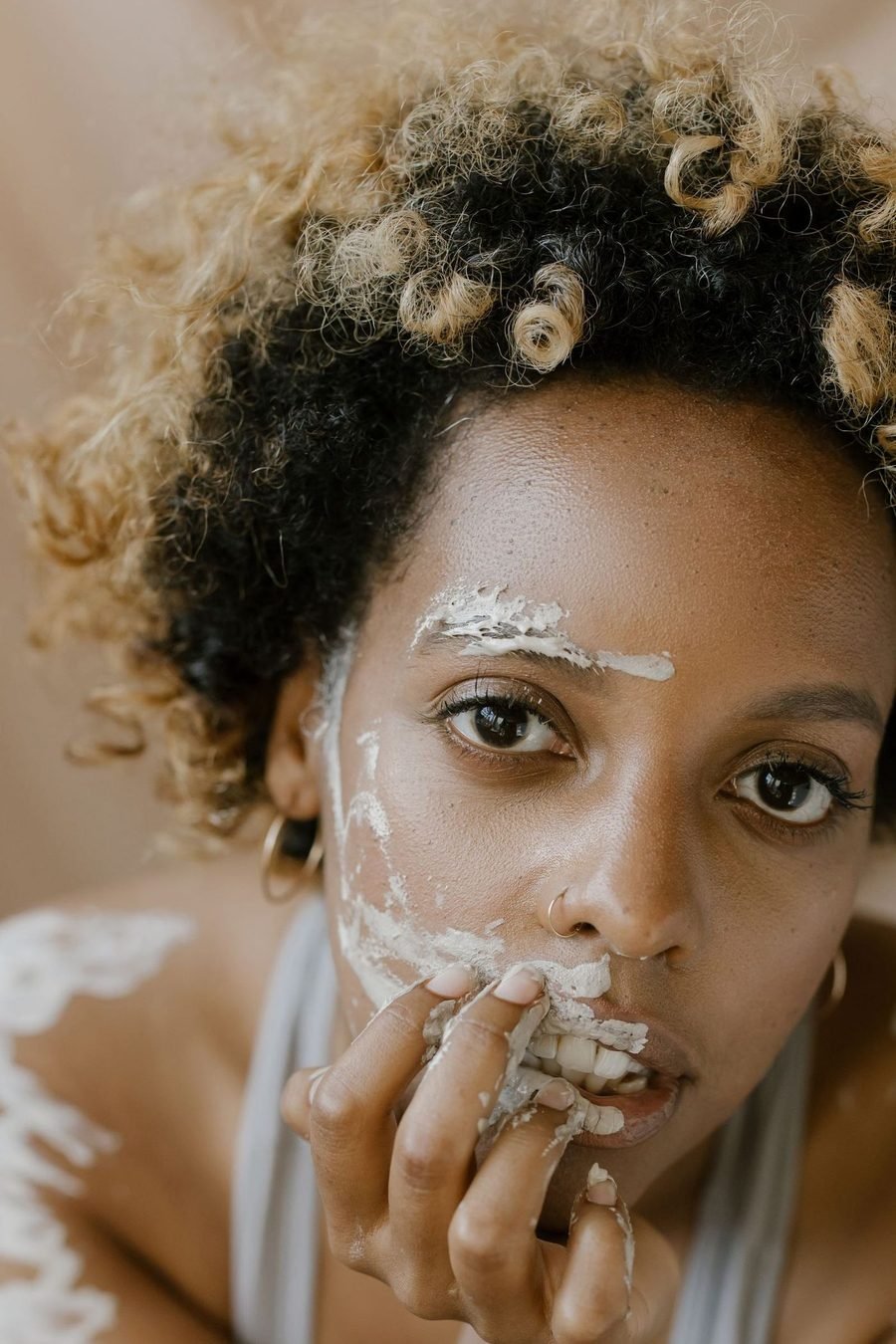 Auto-soin du visage à la maison, mousse nettoyante